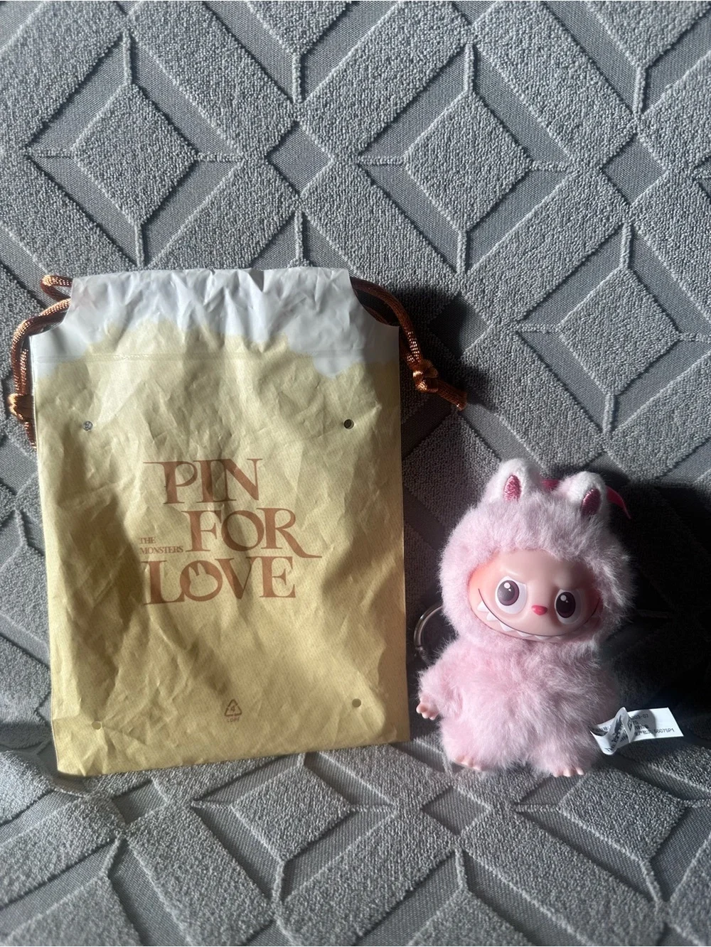 Pin for love labubu: G